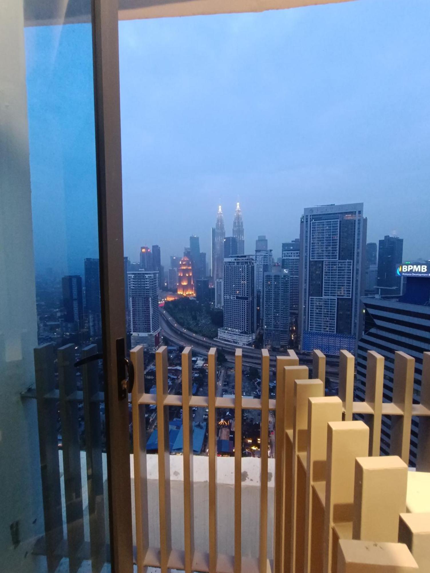 Apartamento Cl 27A Insta Klcc View & Infinity Pool View Kuala Lumpur Exterior foto